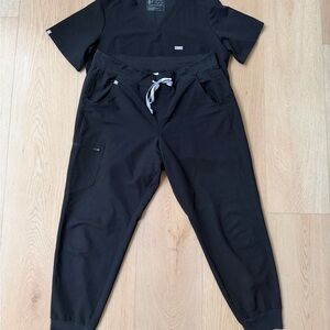 FiGS SET❗️Black Scrub Top and Jogger Pants Set